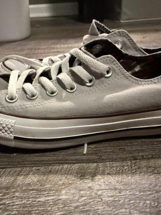 Converse - Picture 2 of 2